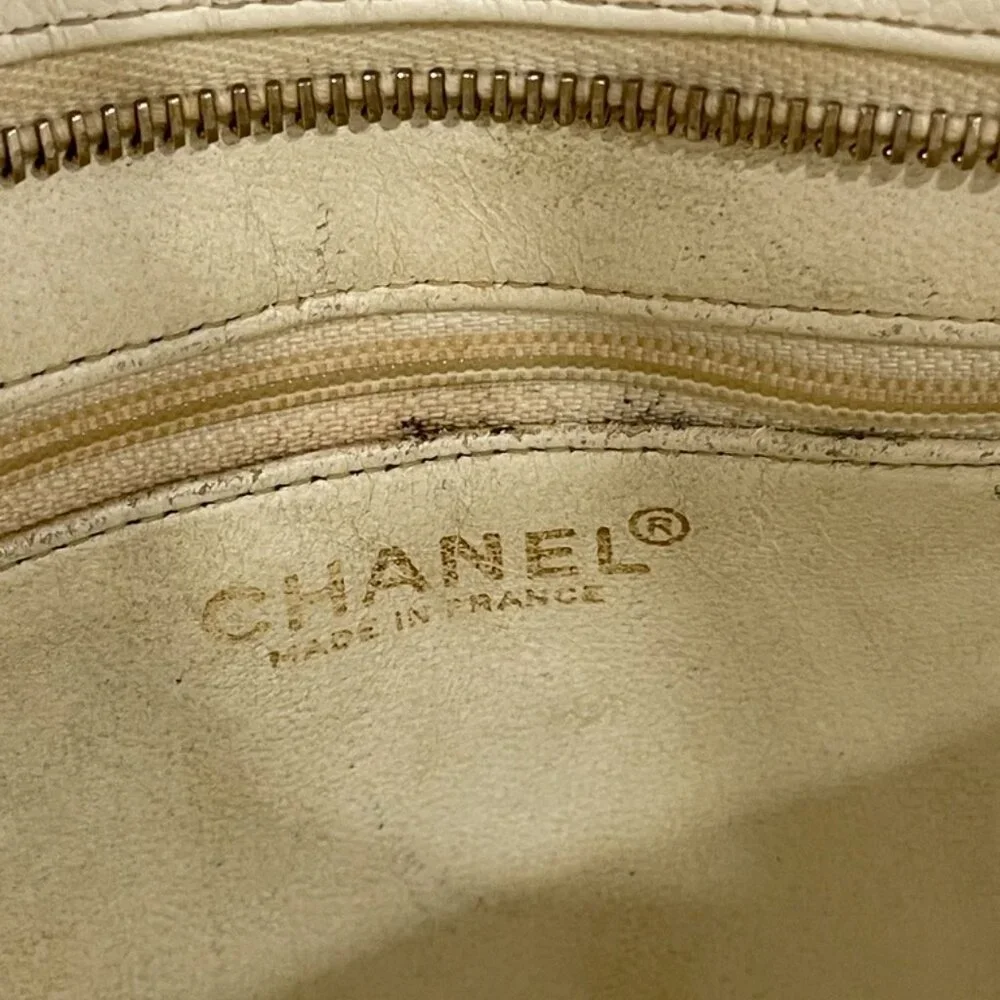 Chanel White Medallion Tote Gold Hardware (JB1027) - Picture 12 of 14